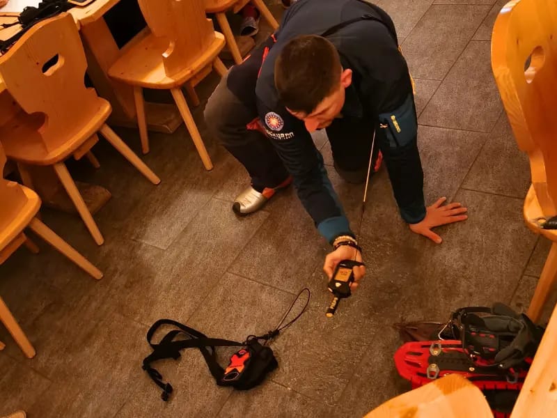 Téli magashegyi tanfolyam - 3 nap az Alpokban MountainGo módra 16 Teli magashegyi tanfolyam Andras lavinaelmelet 1 - téli magashegyi tanfolyam - Outdoor